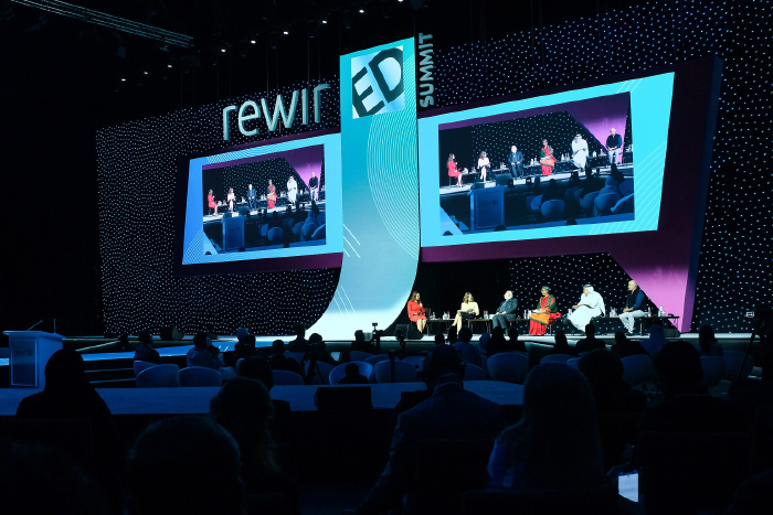 قمة ريوايرد ضمن مؤتمر الأطراف COP28، أول قمة تُعنى بالتعليم والمناخ، تكشف عن جدول أعمالها قمة ريوايرد ضمن مؤتمر الأطراف COP28، أول قمة تُعنى بالتعليم والمناخ، تكشف عن جدول أعمالها