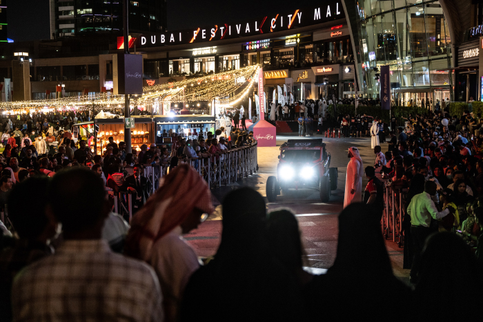 لأول مرة افتتاح رالي دبي الصحراوي بمرحلة استعراضية ليلية