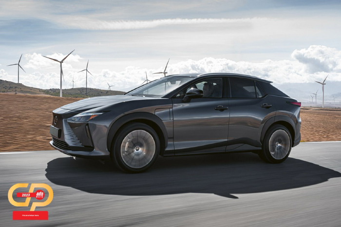 لكزس “RZ” الكهربائية تفوز بالجائزة الذهبية كأفضل سيارة خالية من الانبعاثات لعام 2023