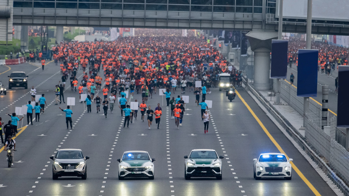 نيسان من العربية للسيارات تشارك في تحدّي دبي للجري 2023 كشريك السيارات الرسمي