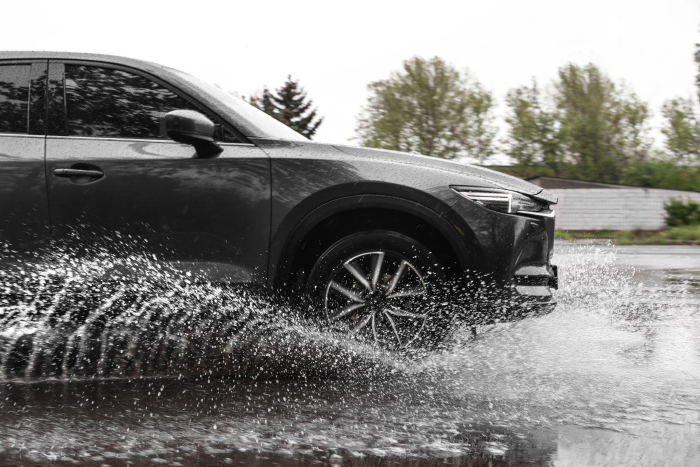 How to drive through the bad weather