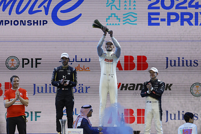 World champion Jake Dennis storms to Diriyah E-Prix victory wearing the green of Saudi Arabia