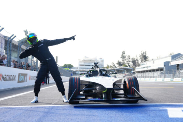 LIGHTNING BOLT ELECTRIFIES IN WORLD RECORD-BREAKING FORMULA E RACE CAR