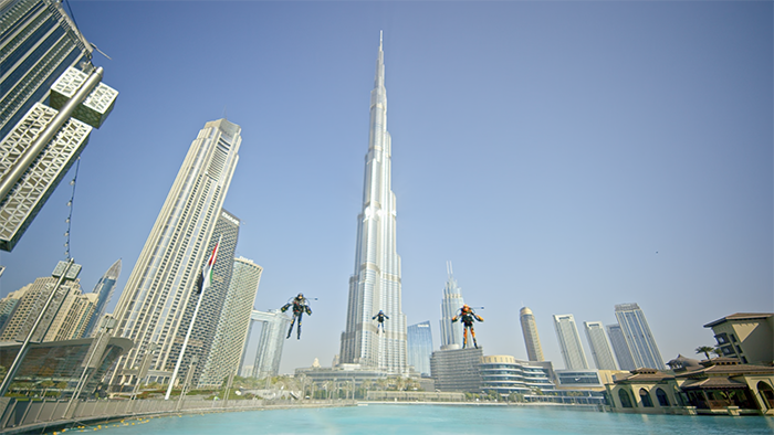 سماء دبي تشهد أول بطولة للبدلات النفاثة في العالم اليوم (الأربعاء)