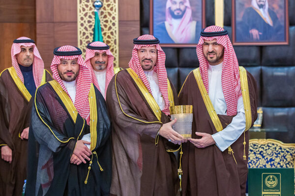 نائب أمير المنطقة الشرقية يُكرّم مجموعة «روشن» لمساهماتها الملموسة في ترميم المنازل نائب أمير المنطقة الشرقية يُكرّم مجموعة «روشن» لمساهماتها الملموسة في ترميم المنازل