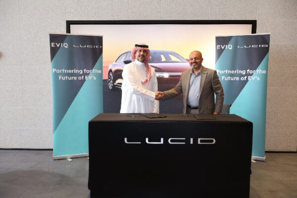 لوسِد توقع اتفاقية استراتجية مع EVIQ لتوفير بنية تحتية متطورة للشحن عالي السرعة في المملكة لوسِد توقع اتفاقية استراتجية مع EVIQ لتوفير بنية تحتية متطورة للشحن عالي السرعة في المملكة