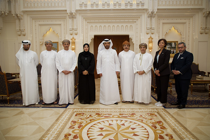 رئيس الاتحاد الدولي للسيارات محمد بن سليم يجري محادثات مع كبار المسؤولين الحكوميين في زيارة إلى عمان