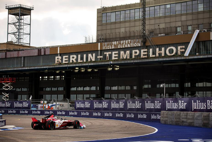 فريق نيسان فورمولا إي يعتلي منصة التتويج مرتين في سباق برلين