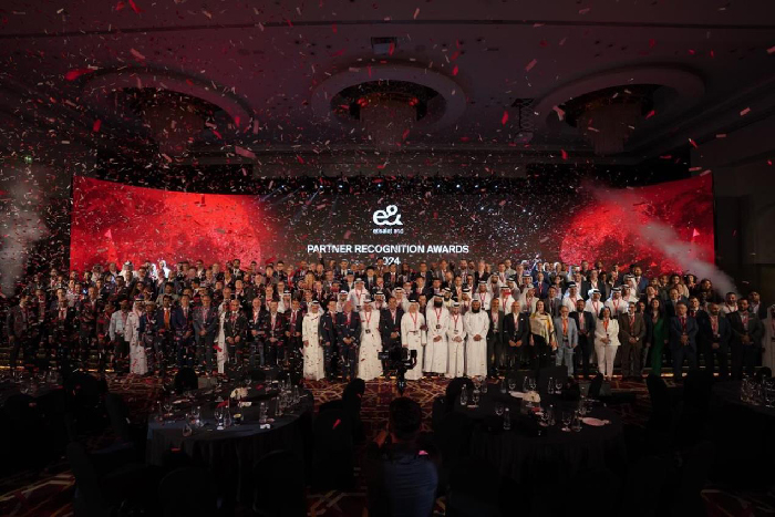 «إي آند» تحتفي بالشركاء الاستراتيجيين لعام 2024