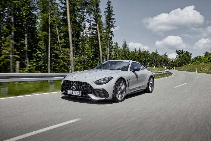 سيارة +Mercedes-AMG GT 63 PRO 4MATIC الجديدة: مرونة أكبر للمزيد من التجاوب على حلبات السباق