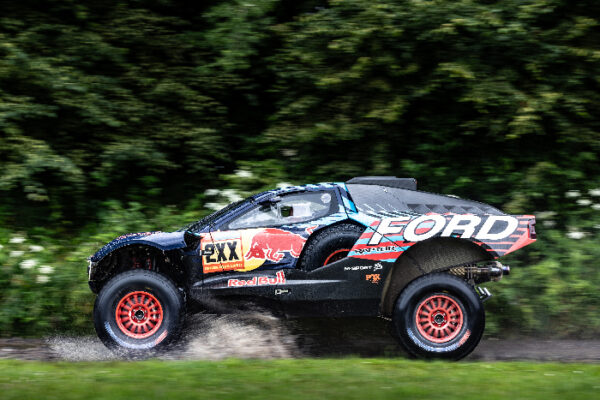 Carlos Sainz “motivated to win the Dakar Rally” in all-new Ford Raptor T1+ Carlos Sainz “motivated to win the Dakar Rally” in all-new Ford Raptor T1+