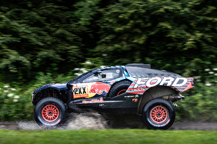 Carlos Sainz “motivated to win the Dakar Rally” in all-new Ford Raptor T1+