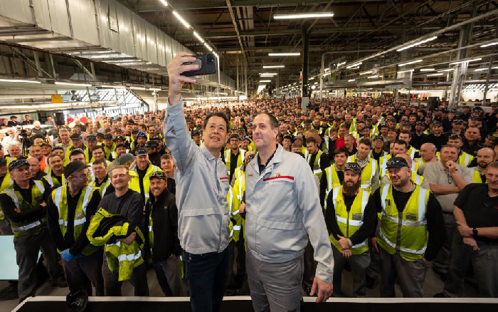 Nissan CEO Makoto Uchida receives honorary award from the United Kingdom