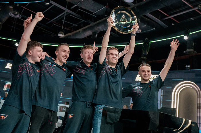 Triumph across the board: BMW M Team Redline wins team title at Esports World Cup – Kevin Siggy becomes driver champion