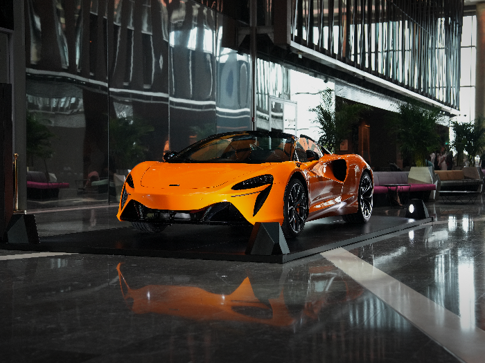 Rixos Premium Dubai and McLaren Dubai showcases the Style and Class of the Artura Spider