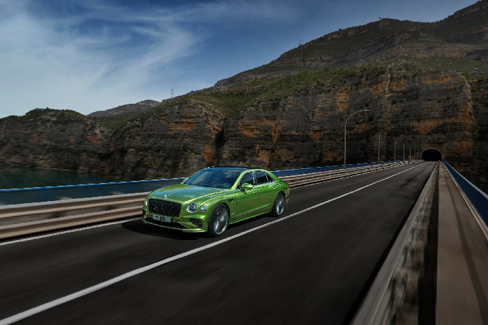 سيارة FLYING SPUR الجديدة: أقوى سيارة بأربعة أبواب من BENTLEY على الإطلاق