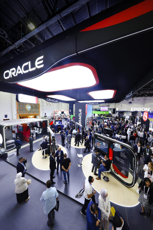 شركة Oracle تحتفل بمرور 35 عاماً على تواجدها في دولة الإمارات خلال معرض جيتكس التقني العالمي 2024 شركة Oracle تحتفل بمرور 35 عاماً على تواجدها في دولة الإمارات خلال معرض جيتكس التقني العالمي 2024
