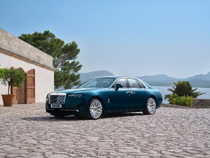 ROLLS-ROYCE PRESENTS BLACK BADGE GHOST SERIES II: A DARING EXPRESSION OF LUXURY AND POWER