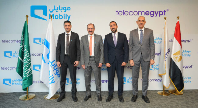 «موبايلي» تتعاون مع «المصرية للاتصالات» لإنزال أول كابل بحري سعودي يربط بين السعودية ومصر عبر البحر الأحمر «موبايلي» تتعاون مع «المصرية للاتصالات» لإنزال أول كابل بحري سعودي يربط بين السعودية ومصر عبر البحر الأحمر