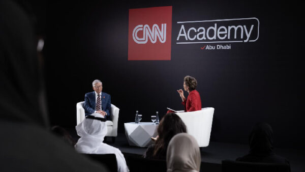 أكاديمية CNN أبوظبي تستضيف بيل غيتس لإلقاء محاضرة عن الذكاء الاصطناعي أكاديمية CNN أبوظبي تستضيف بيل غيتس لإلقاء محاضرة عن الذكاء الاصطناعي
