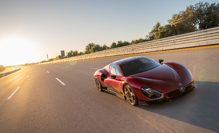 Dynamic tests on Alfa Romeo 33 Stradale at iconic Nardò circuit