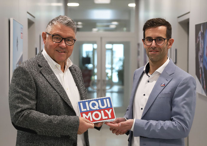 مدير التسويق الجديد في LIQUI MOLY . . بعد قرابة 40 عامًا، ينتقل بيتر باومان إلى التقاعد ويُسلِّم مهامه إلى ماركو إيسر