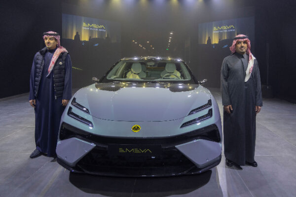 «الوعلان للتجارة» تحتفل بإطلاق «لوتس إمييا» 2025 كهربائية بقدرات فائقة