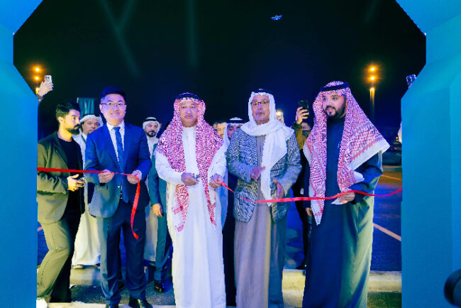 أومودا و جايكو توسع من استثماراتها بافتتاح أول مركز متكامل في المنطقة الشرقية وتدشن جايكو J8 الجديد كلياً أومودا و جايكو توسع من استثماراتها بافتتاح أول مركز متكامل في المنطقة الشرقية وتدشن جايكو J8 الجديد كلياً