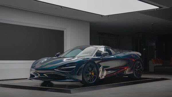 McLaren Dubai delivers one-of-a-kind McLaren ‘tribute’ 750S to customer McLaren Dubai delivers one-of-a-kind McLaren ‘tribute’ 750S to customer
