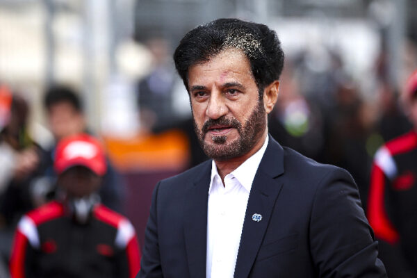 بن سليم يُشيد بتأثير الفورمولا 1 في الشرق الأوسط مع اقتراب موعد اقامة سباقين مزدوجين بن سليم يُشيد بتأثير الفورمولا 1 في الشرق الأوسط مع اقتراب موعد اقامة سباقين مزدوجين