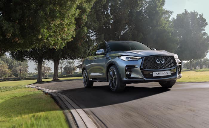 إنفينيتي QX50 طراز 2025: سيارة كروس أوفر فاخرة