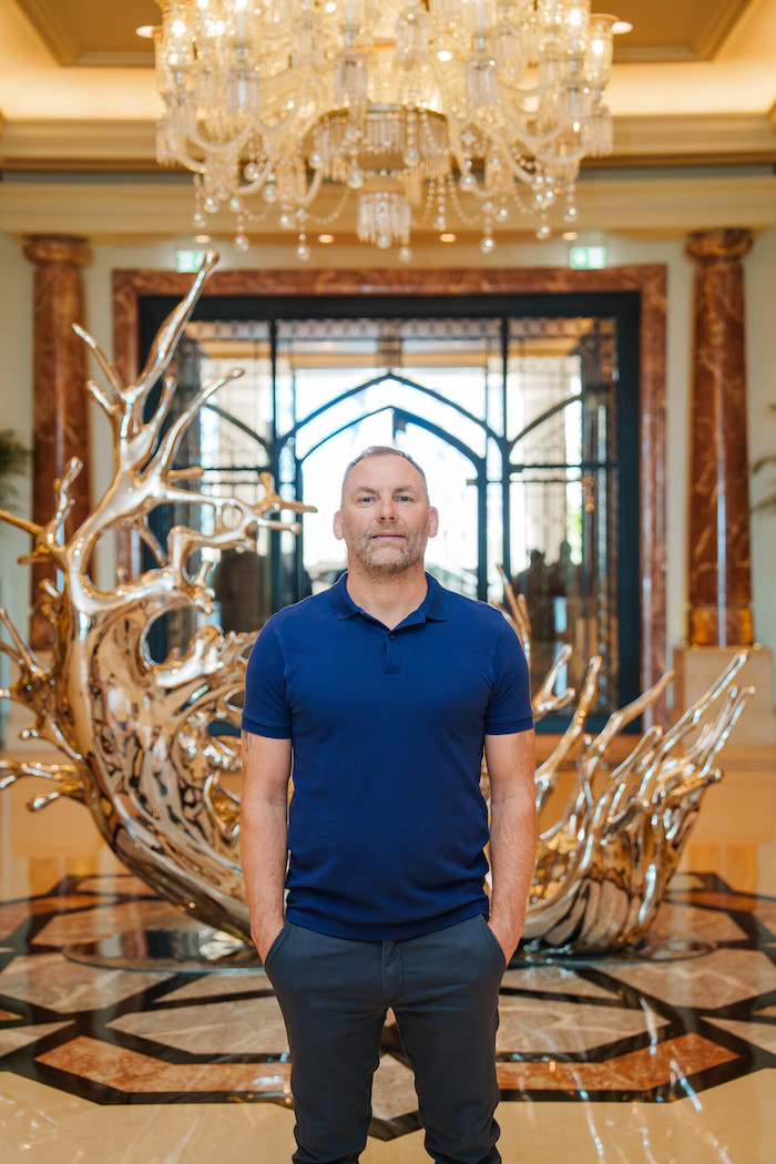 Sculpting a Story of Time: Four Seasons Hotel Doha Collaborated with Artist Dan Pearce to Create Signature Piece for 20-Year Milestone