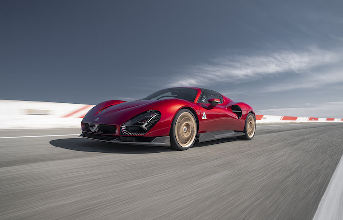 Alfa Romeo 33 Stradale on experts’ test bench: an exclusive journey taking in spine-tingling performance and artisan production