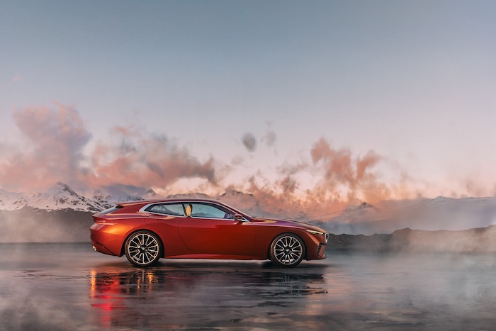 BMW is once again bringing an exclusive study for a small series to Lake Como this year: The BMW Concept Speedtop