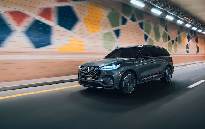 What’s In a Trim? How Presidential Touches Help Luxurious Lincoln Aviator Take Flight